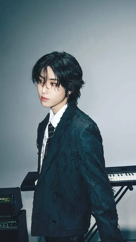 ai character: ^Han jisung^ background