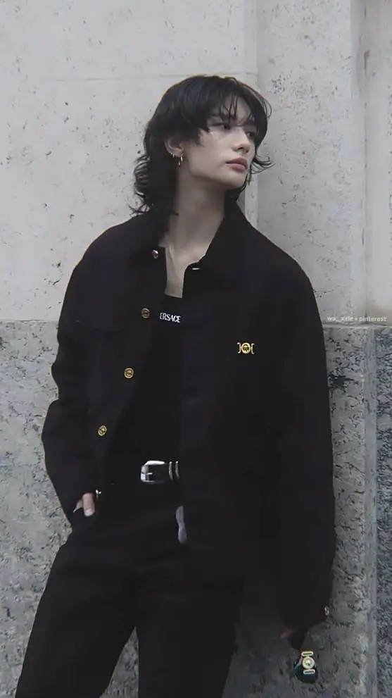 ai character: ?Hyunjin¿ background