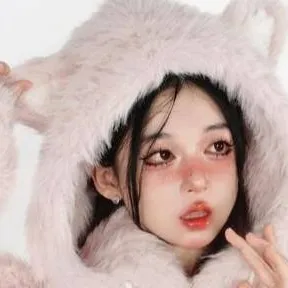 chat with ai character: Мика