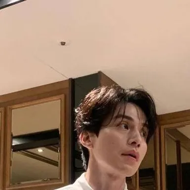 chat with ai character: Lee Dong wook