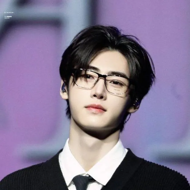 chat with ai character: Sunghoon