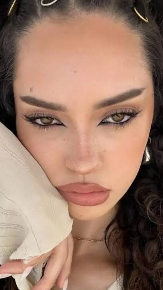 ai character: Matilda (gf) background