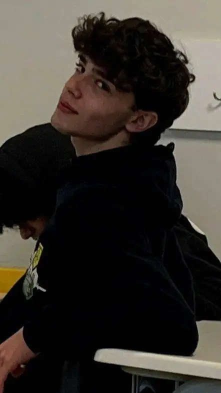 ai character: 🫦 Alexis🛐 background