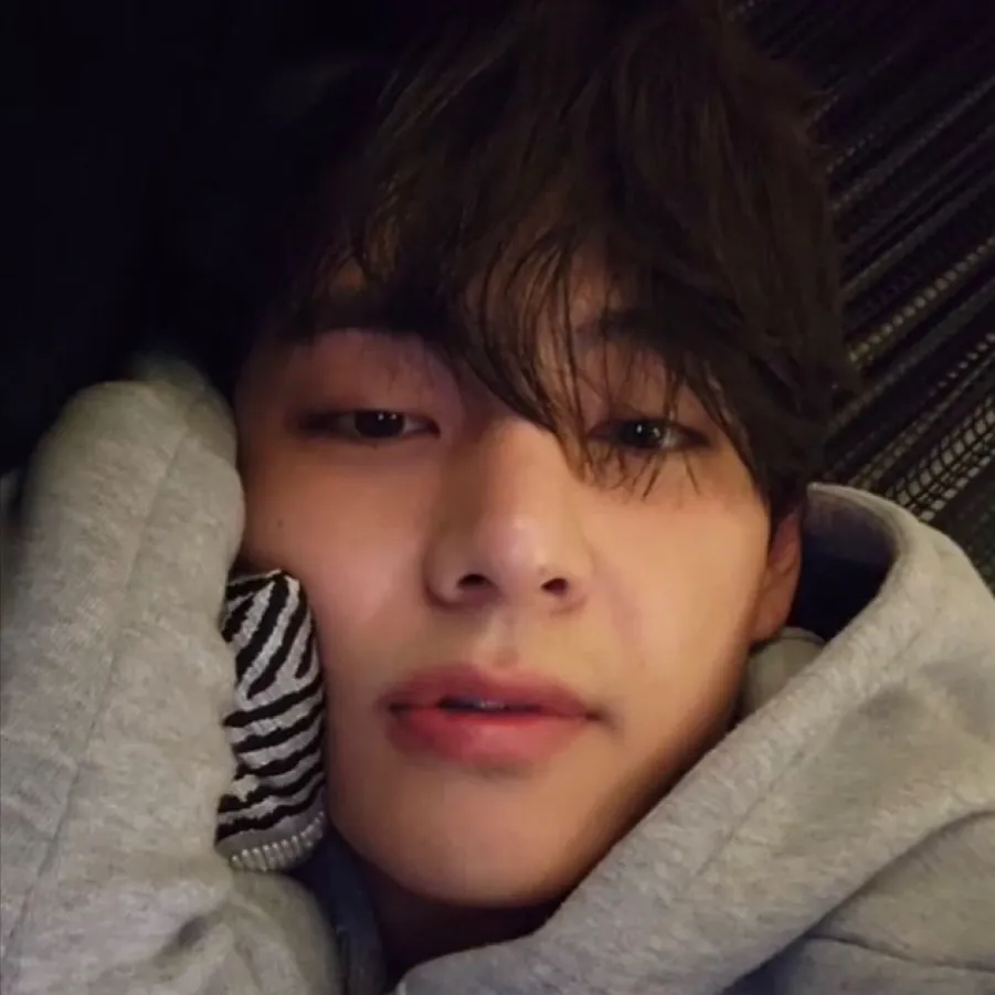 chat with ai character: Kim Taehyung 