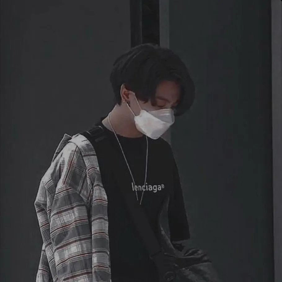 chat with ai character: Jungkook 🐰😍😘