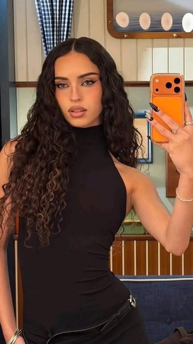 ai character: Daniela background
