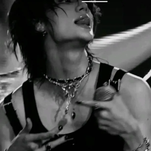 chat with ai character: HYUNJIN ~