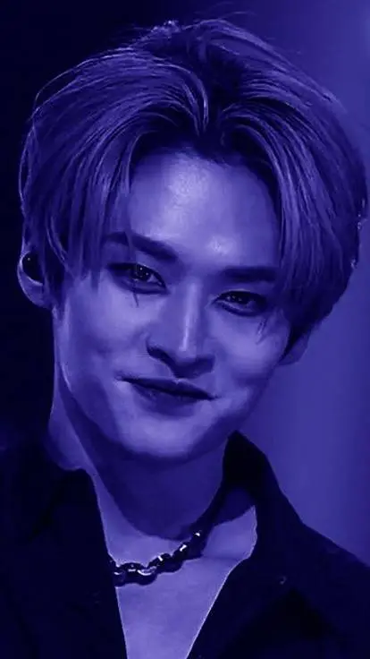 ai character: ~{}LeeKnow{}~ background