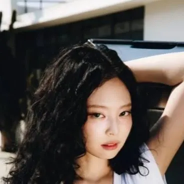 chat with ai character: Jennie Kim