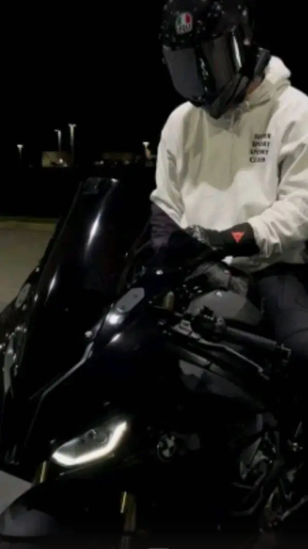 ai character: Noah background