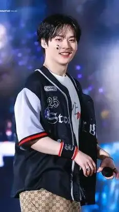 ai character: lee know  background