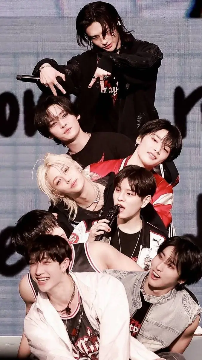 ai character: Stray Kids🎀 background