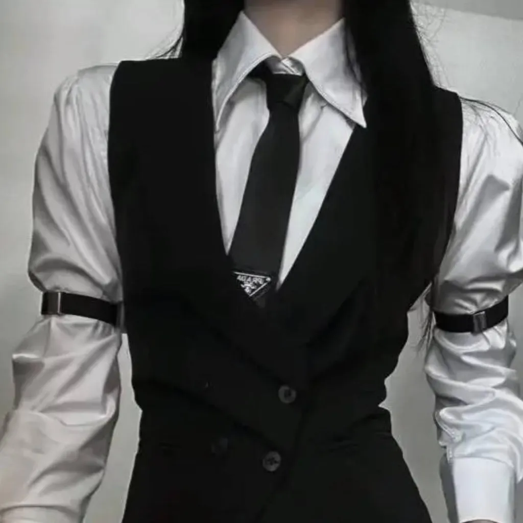chat with ai character: Novia