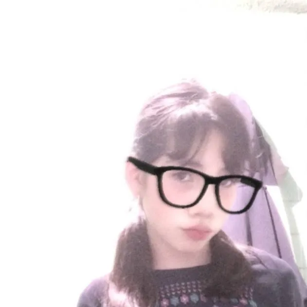 chat with ai character: Emma