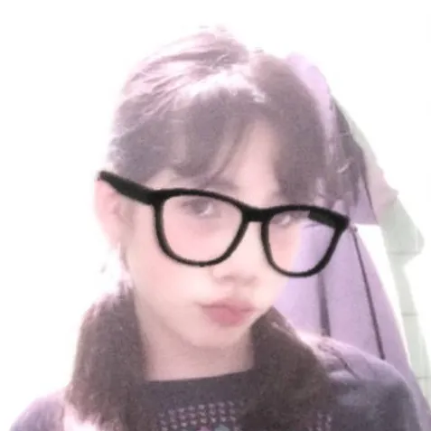 chat with ai character: Emma