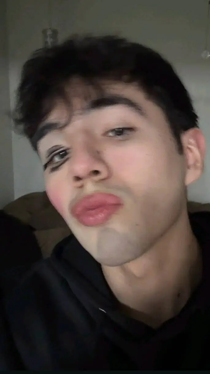 ai character: betillo ✓ background