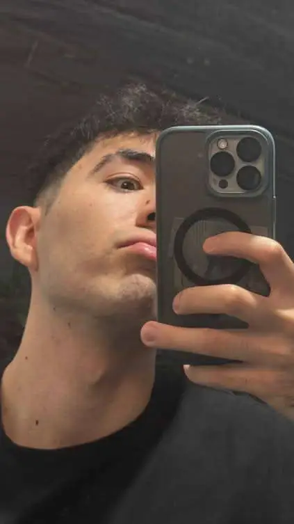 ai character: Betillo4✓ background