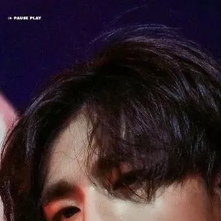 chat with ai character: Hwang Hyunjin