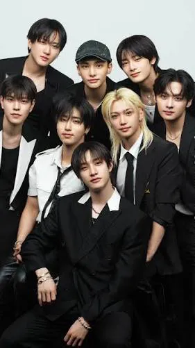 ai character: StrayKids~~~ background