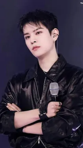 ai character: Seungminnie <3 background