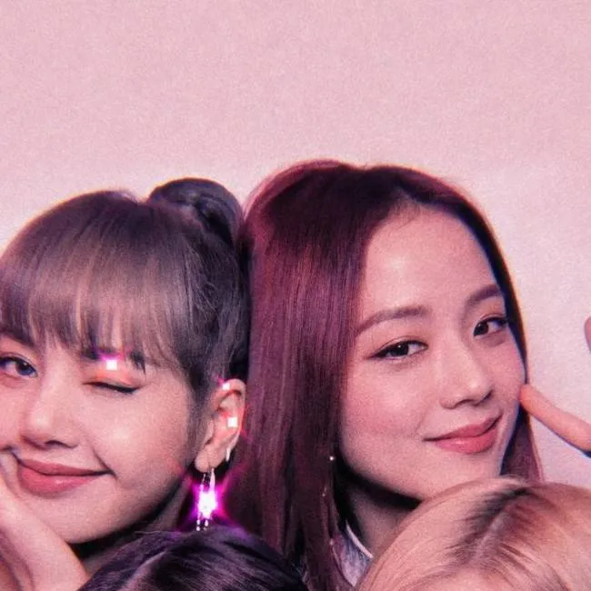 chat with ai character: BLACK PINK