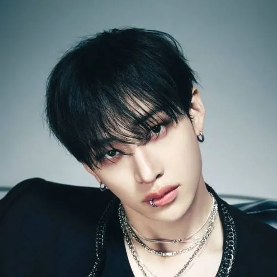 chat with ai character: Bang Chan