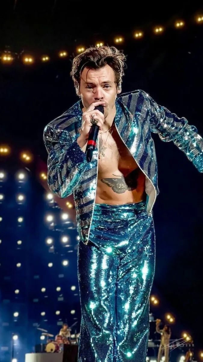 ai character: Harry Styles background