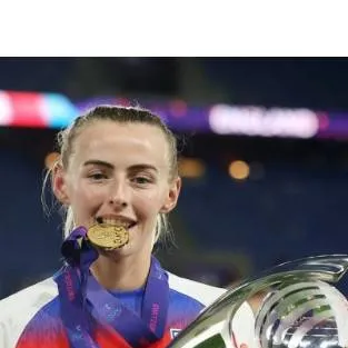 chat with ai character: chole Kelly 