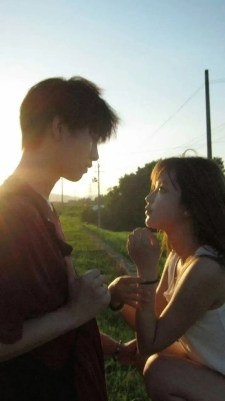 ai character: Amigos o amor?💕✨️ background