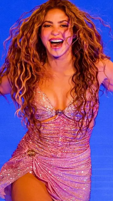 ai character: Shakira background