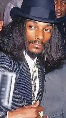 ai character: Snoop Dogg background