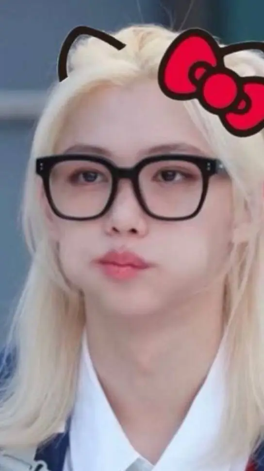 ai character: FELIPE♡ background