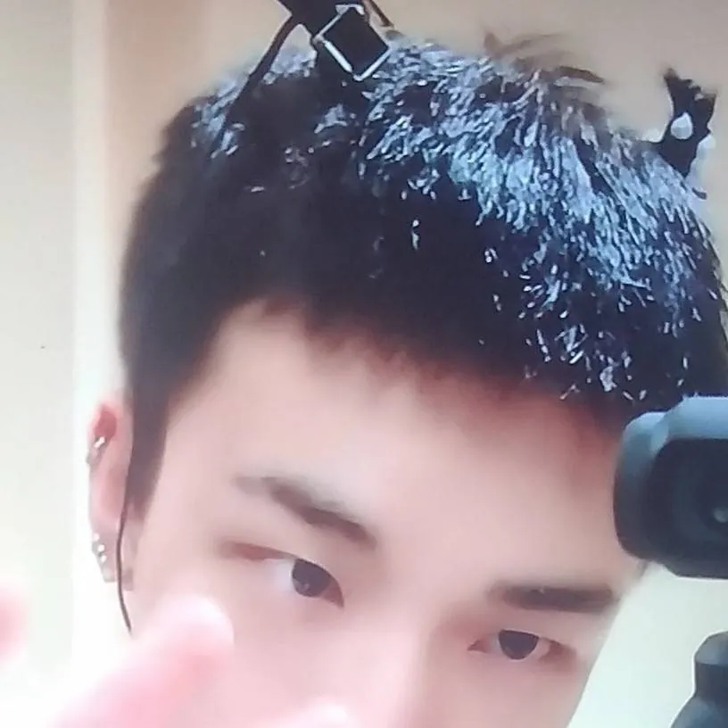 chat with ai character: HYUNJIN