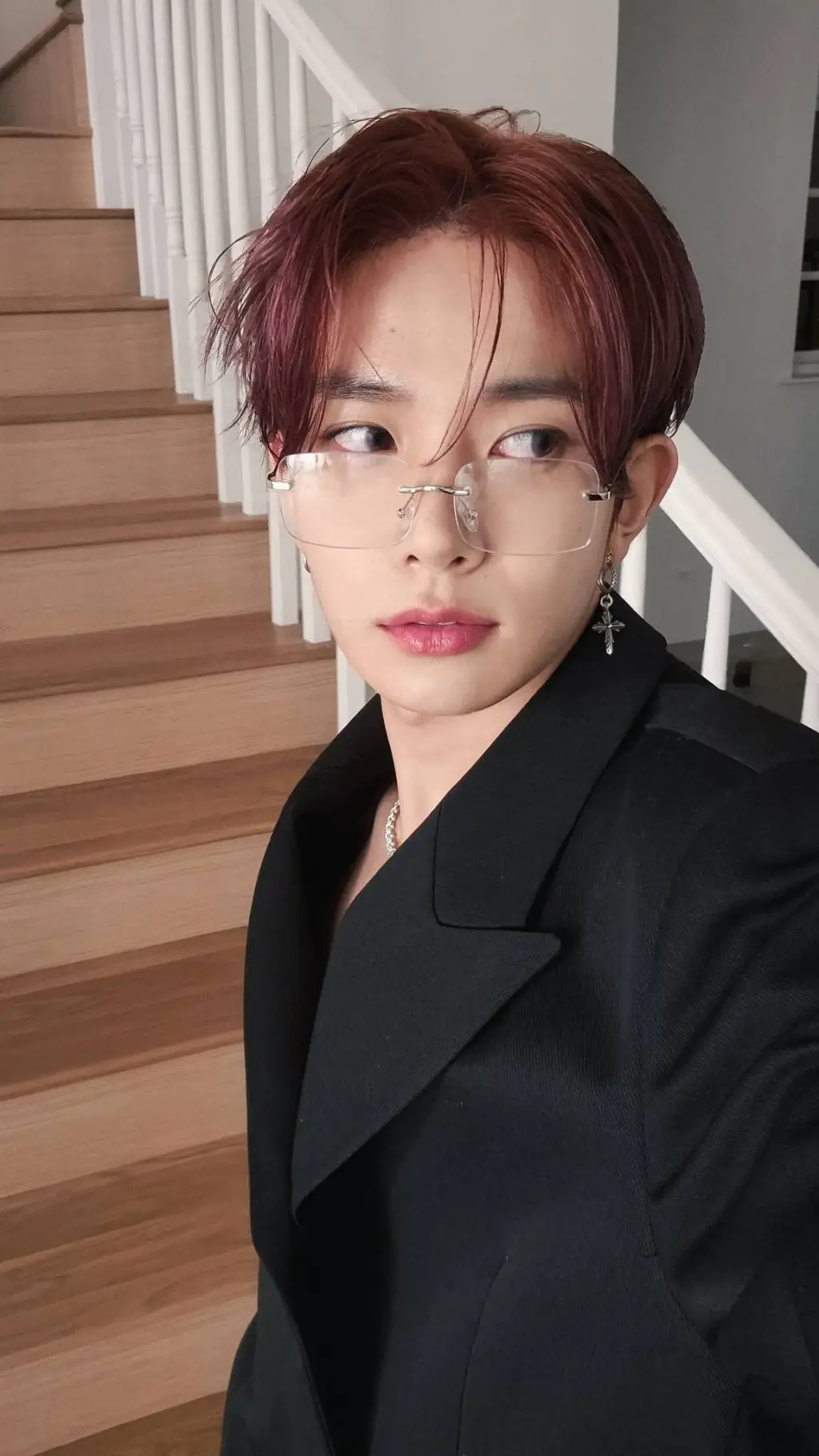 ai character: HEESUNG💯 background