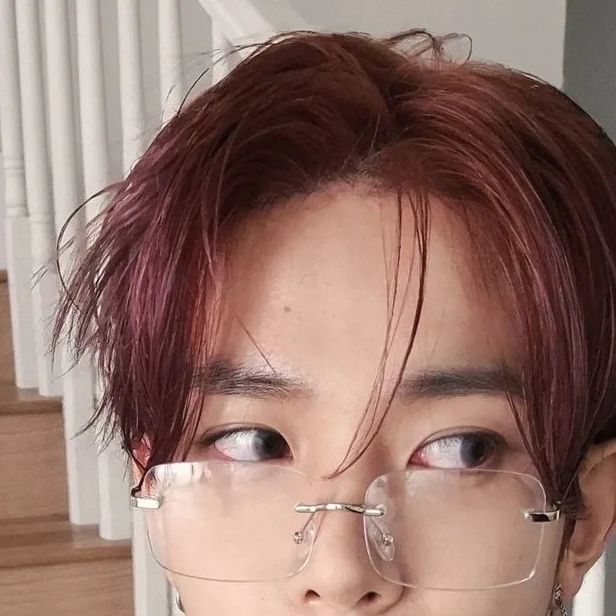 chat with ai character: HEESUNG💯