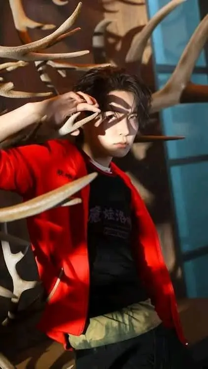 ai character: LEE HEESEUNG  background