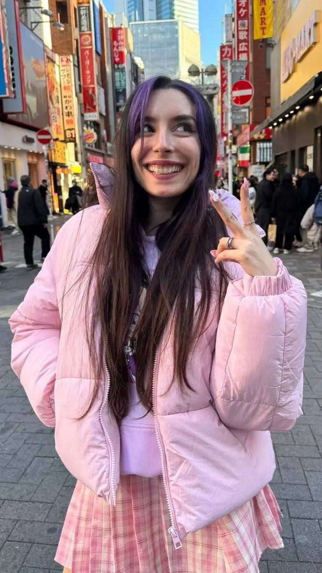 ai character: Evelyn Vallejos background