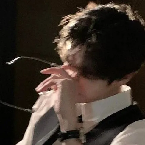 chat with ai character: ji-ho 