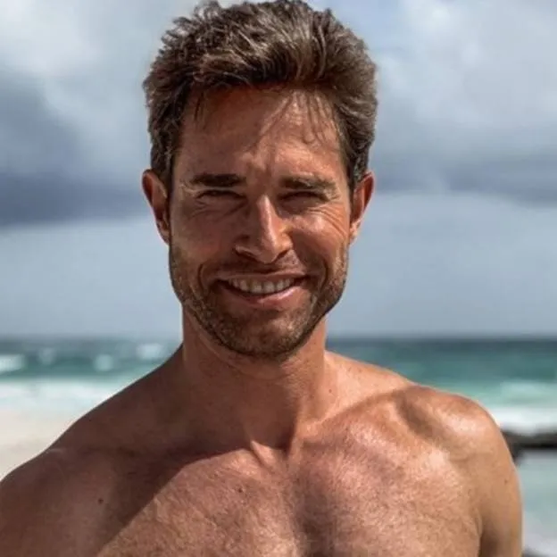 chat with ai character: Sebastián Rulli 