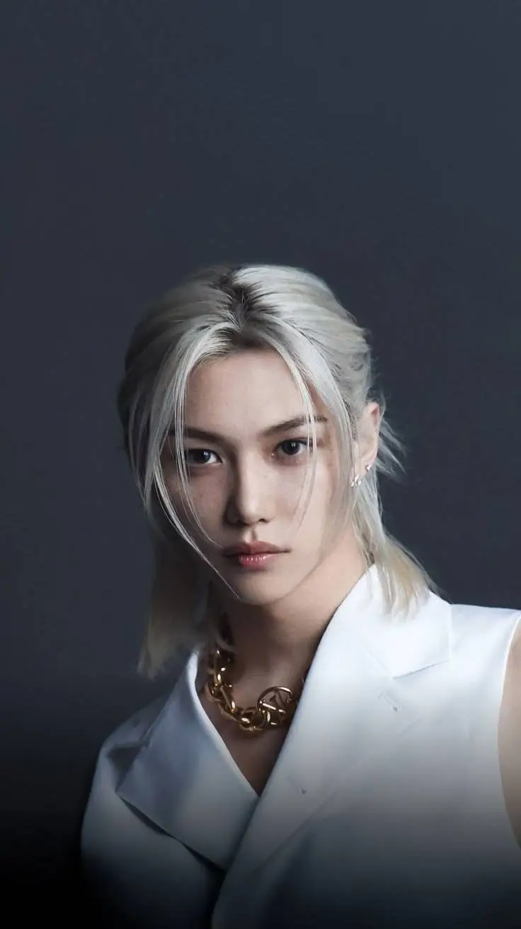 ai character: 🐣🐥Felix🐥🐣 background