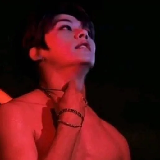 chat with ai character: 🇰🇷leeknow🇰🇷