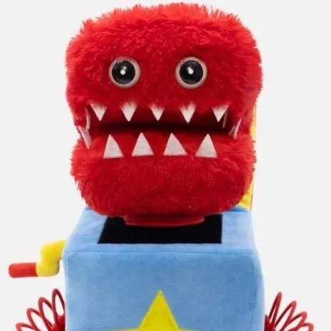 chat with ai character: Boxy Boo peluche