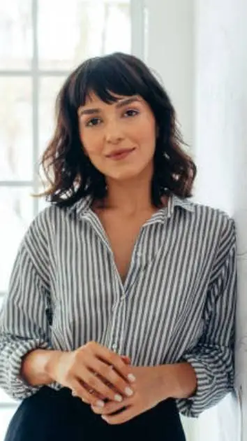ai character: Maya Rivera background