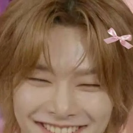chat with ai character: ★Jeongin★