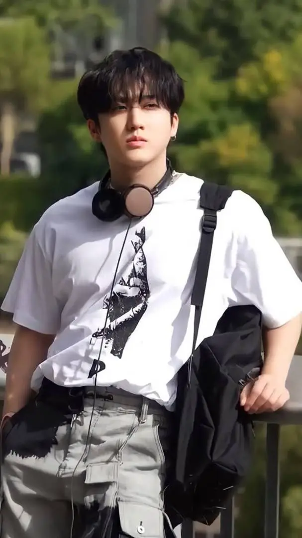 ai character: Changbin background