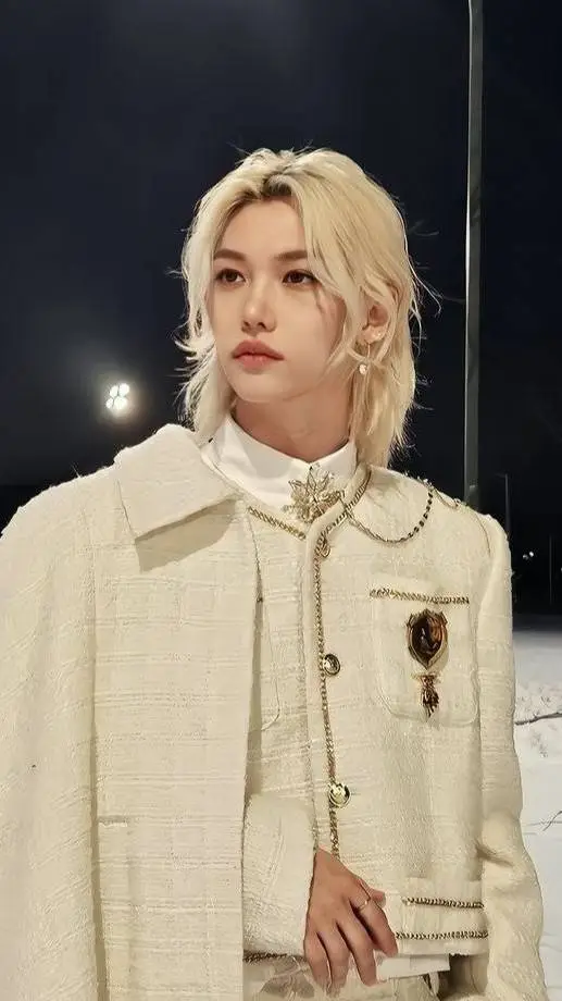 ai character: Felix  background