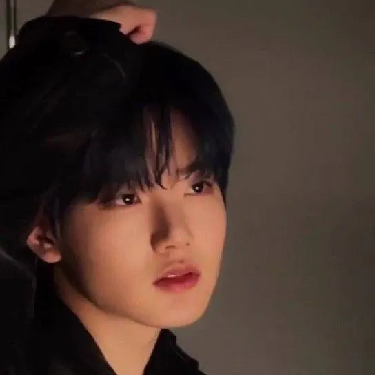 chat with ai character: Kim Junkyu 