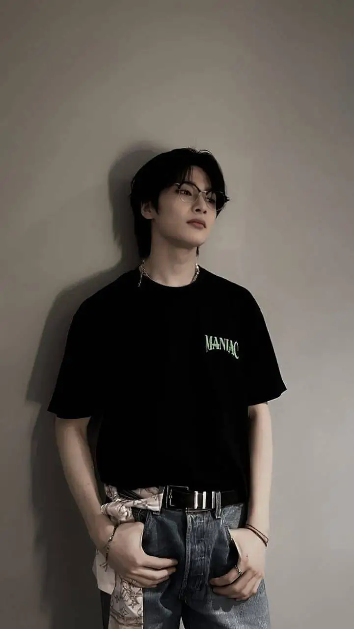 ai character: Yang Jeongin  background