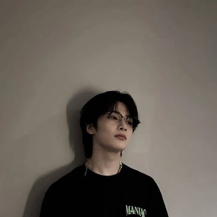 chat with ai character: Yang Jeongin 