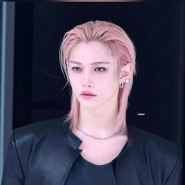 chat with ai character: Lee Felix 